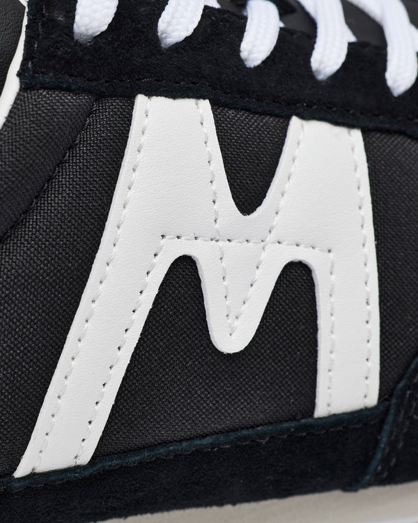 Karhu Mestari Black/White