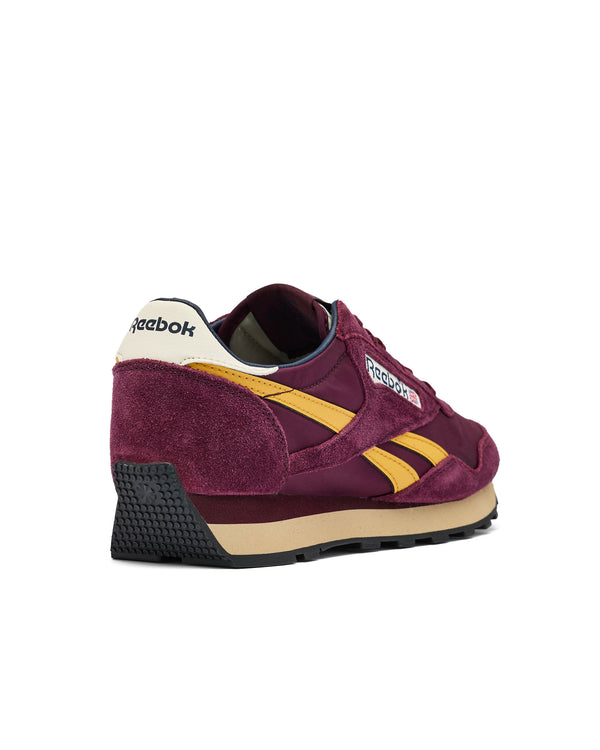 Reebok Aztec II Trainers Black Cherry Pink/Alabaster/Grit Gold